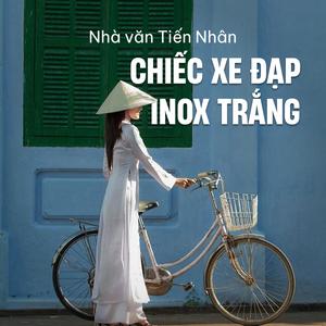 Chiếc xe đạp inox trắng